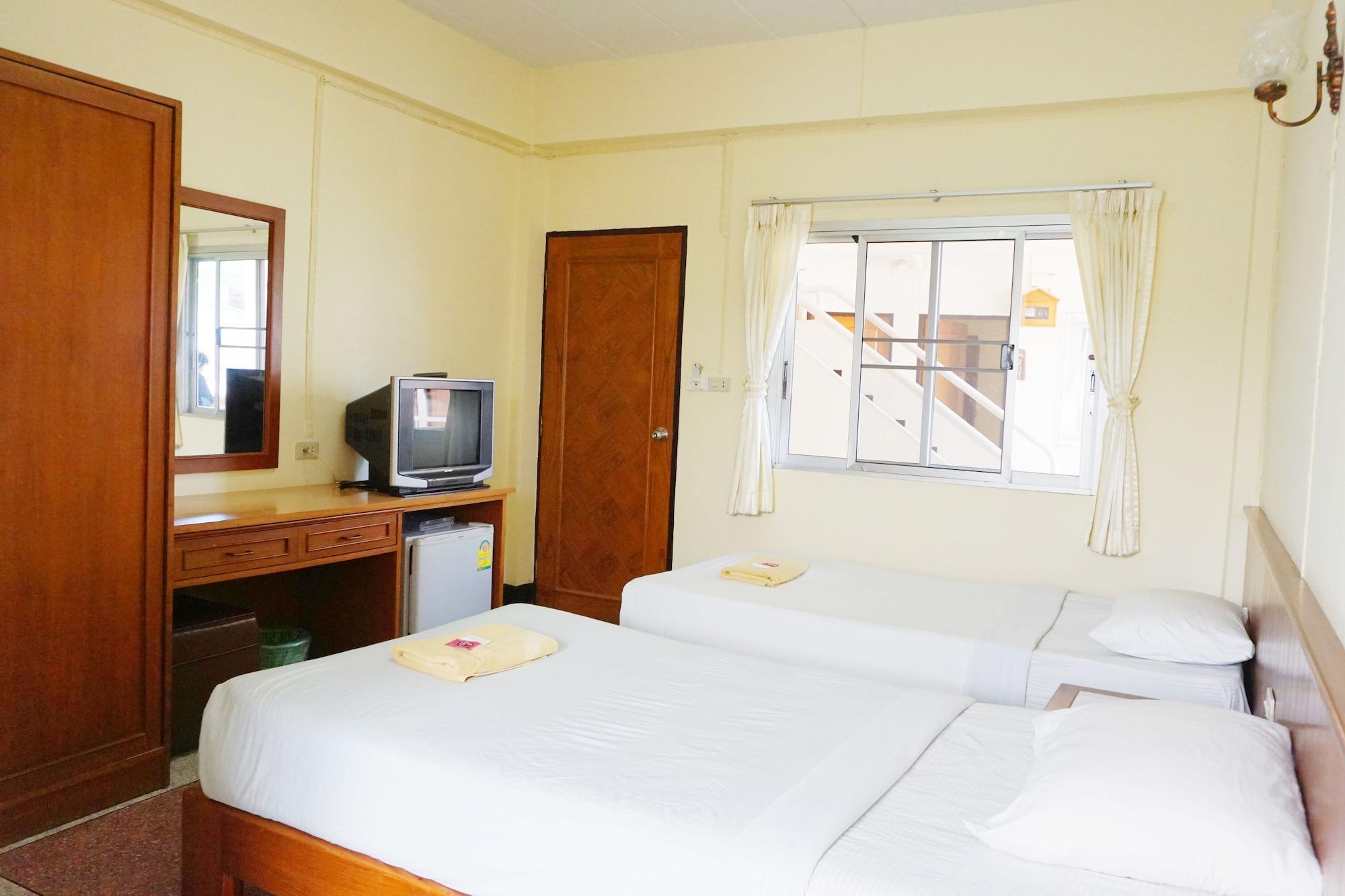 Safe House Court Hotel Чиангмай Екстериор снимка