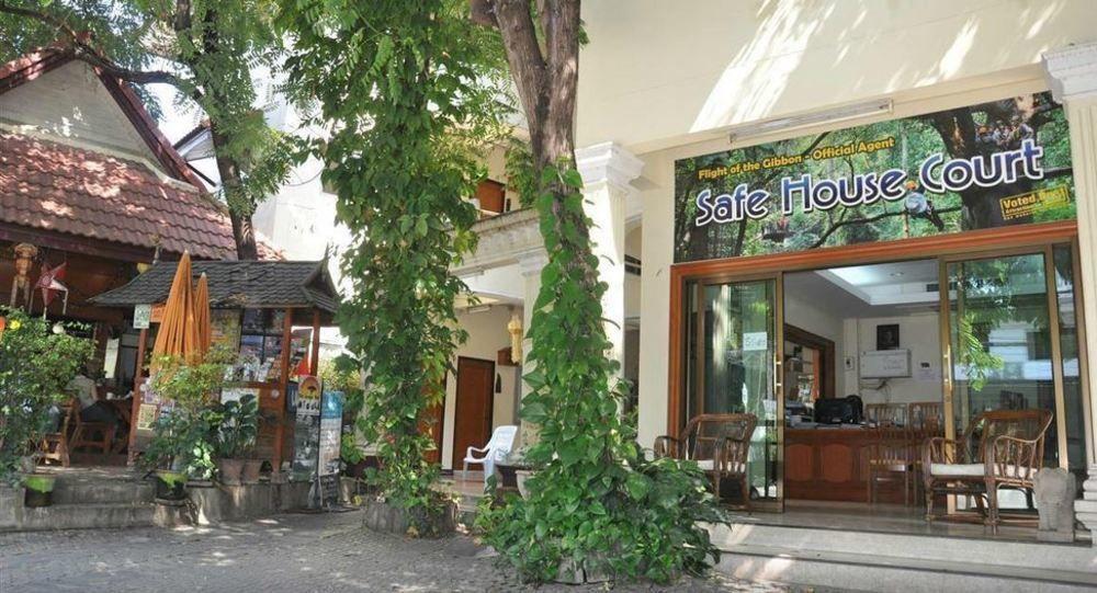Safe House Court Hotel Чиангмай Екстериор снимка