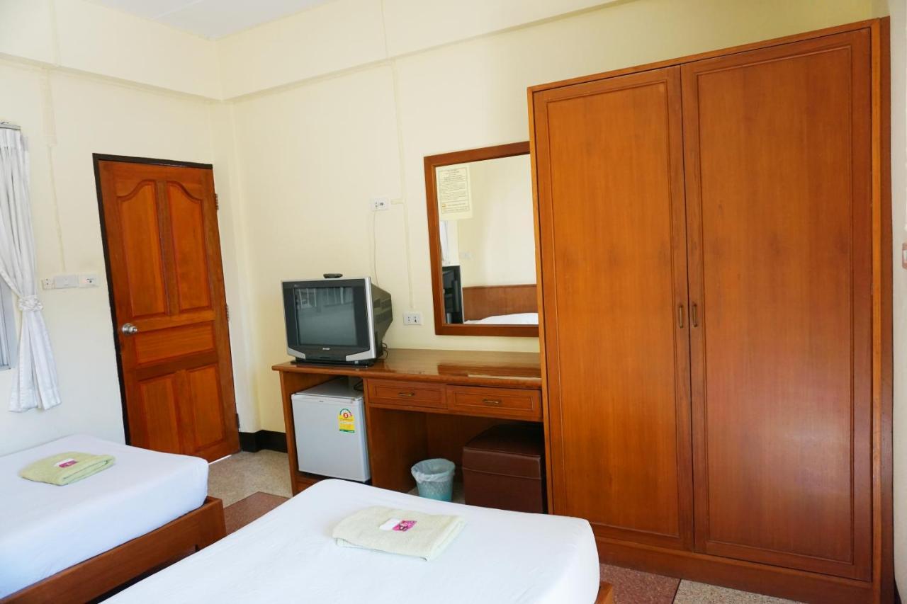Safe House Court Hotel Чиангмай Екстериор снимка